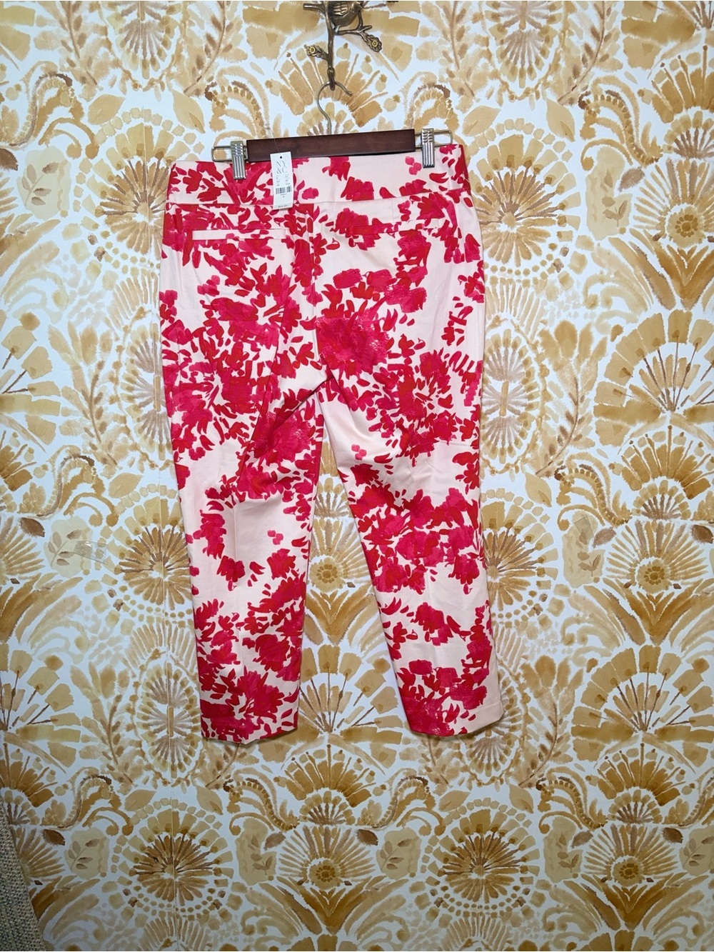 NWT New York & Company Pink Floral Pull-On Capri Pants | Slim Stretch Crop - Picture 7 of 12